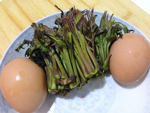 橄榄油香椿炒鸡蛋